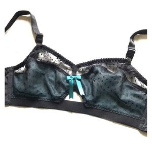 Women’s bullet bra- vintage from England